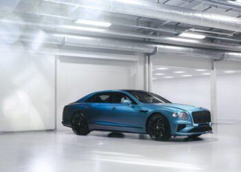 Bentley Flying Spur Ombré – Gradasi Warna yang Mengguncang Dunia Sedan Mewah