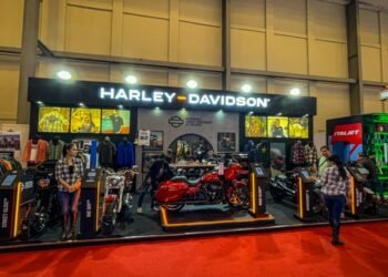 Road Glide Whiskey Firestorm Menggebrak IMOS 2025: Legenda Harley-Davidson Era ’70-an Bangkit Kembali!
