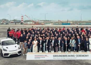 Ketika Adrenalin dan Inovasi Bertemu di Langit Changi: Lahirnya Porsche Experience Centre Singapore