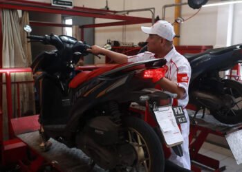 Lampu Motor Redup atau Mati Mendadak? Jangan Langsung Salahkan Aki