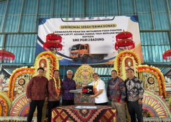 KTB Perluas Manfaat Pendidikan Vokasi, Donasikan Mitsubishi Fuso Fighter ke SMK PGRI 2 Badung