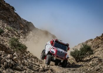 Dari Dunia Logistik ke Arena Dakar Rally, Ketangguhan Truk Diuji di Medan Paling Ekstrem