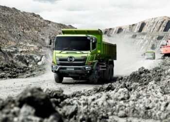 Hino 500 Series Kukuhkan Dominasi, 25 Tahun Tak Tergoyahkan di Segmen Truk Medium Nasional
