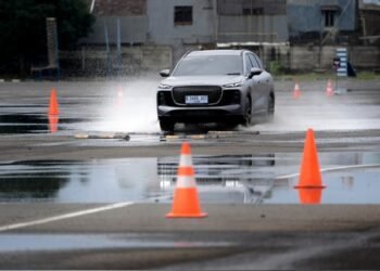 Menaklukkan Jalan dengan Elegansi: Filosofi Leopard dalam Pengalaman Berkendara LEPAS L8