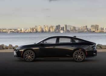 Evolusi Kemewahan: Lexus ES Terbaru Siap Sambut Era Elektrifikasi di Indonesia