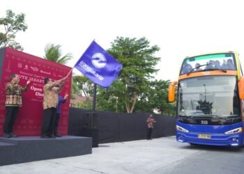 Menatap Lorong Waktu dari Atap Terbuka: Menyusuri Jejak Batavia Rute Anyar Transjakarta